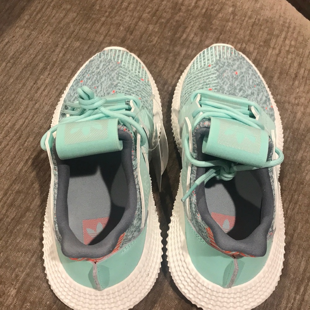 Adidas shoes - Picture 4 of 6